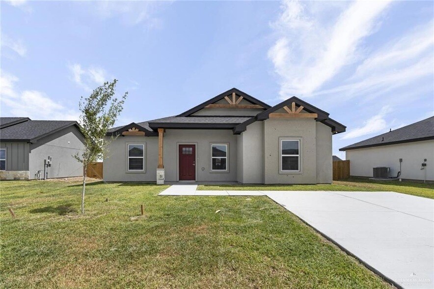 1803 Unity Dr in Mercedes, TX - Building Photo