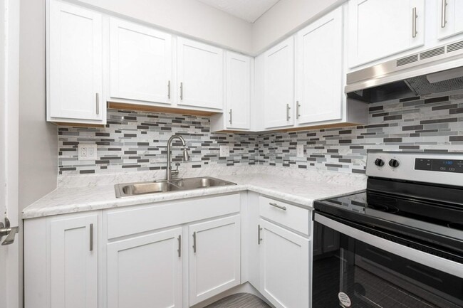 TOWNHOMES AT EASTON PARK