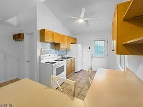 964 NJ-173 in Bloomsbury, NJ - Building Photo - Building Photo