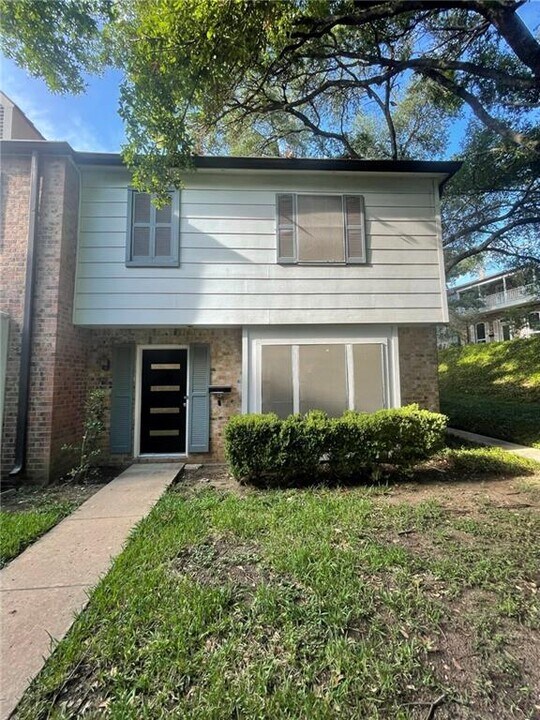 6537 Valleyside Rd in Austin, TX - Building Photo
