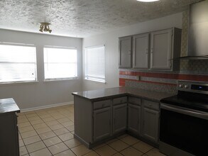 12824 Westpark Dr in Houston, TX - Building Photo - Building Photo