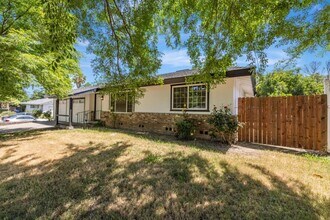 1134 Agatha Way in Sacramento, CA - Building Photo - Building Photo