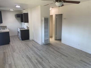 229 E 57th St, Unit 4 in Long Beach, CA - Building Photo - Building Photo