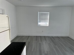 2765 NW 55th St, Unit 1 in Miami, FL - Building Photo - Building Photo