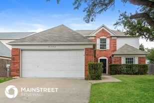 2732 Country Creek Ln in Fort Worth, TX - Building Photo