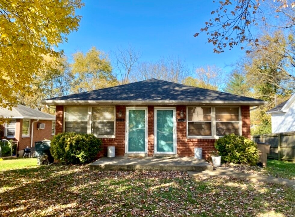 1523 McKennie Ave, Unit Downstairs B Unit in Nashville, TN - Building Photo