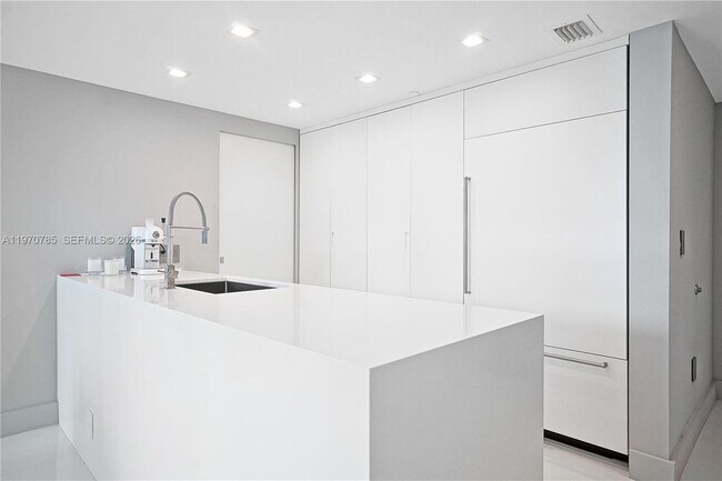 475 Brickell Ave, Unit 1913 in Miami, FL - Building Photo - Building Photo