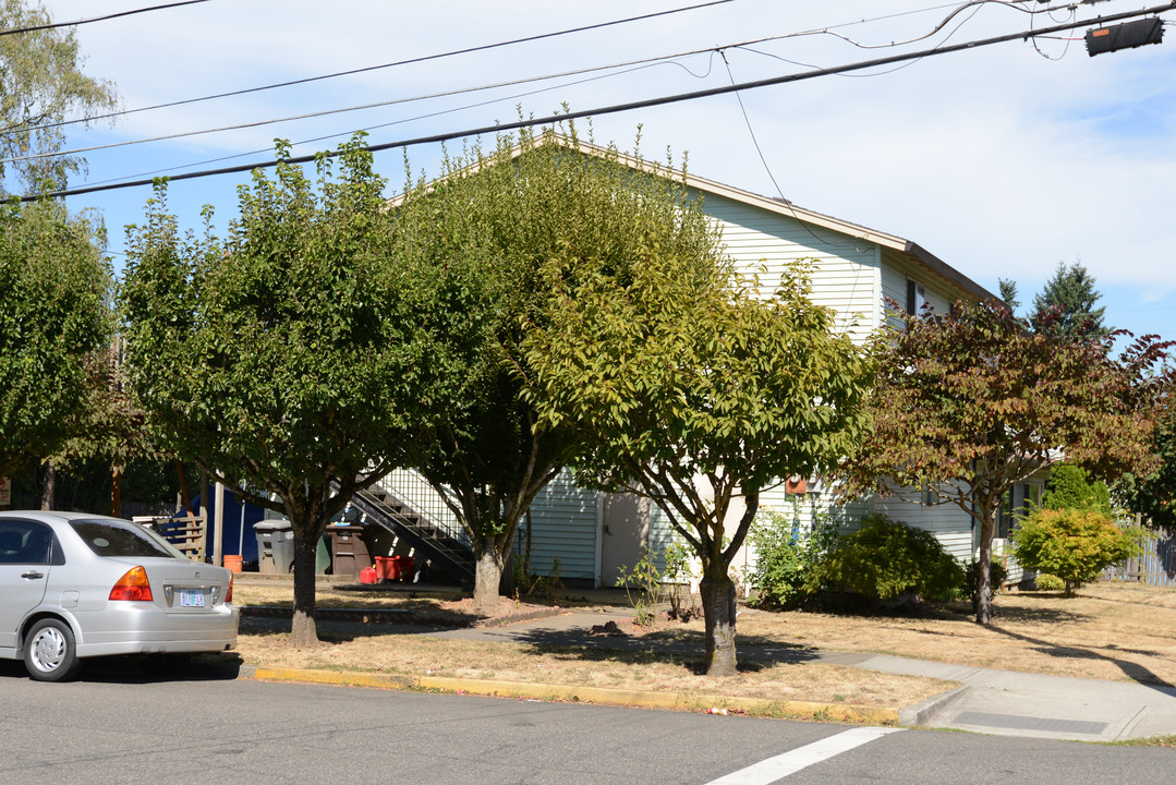 1177 SE Oak St in Hillsboro, OR - Building Photo