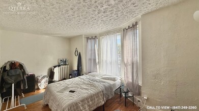 938 Gerrard St E in Toronto, ON - Building Photo - Building Photo