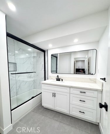 17000 Burbank Blvd, Unit 304 in Los Angeles, CA - Building Photo - Building Photo