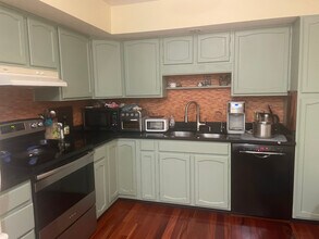 801 Oakland Dr, Unit B in Mt. Pleasant, MI - Foto de edificio - Building Photo