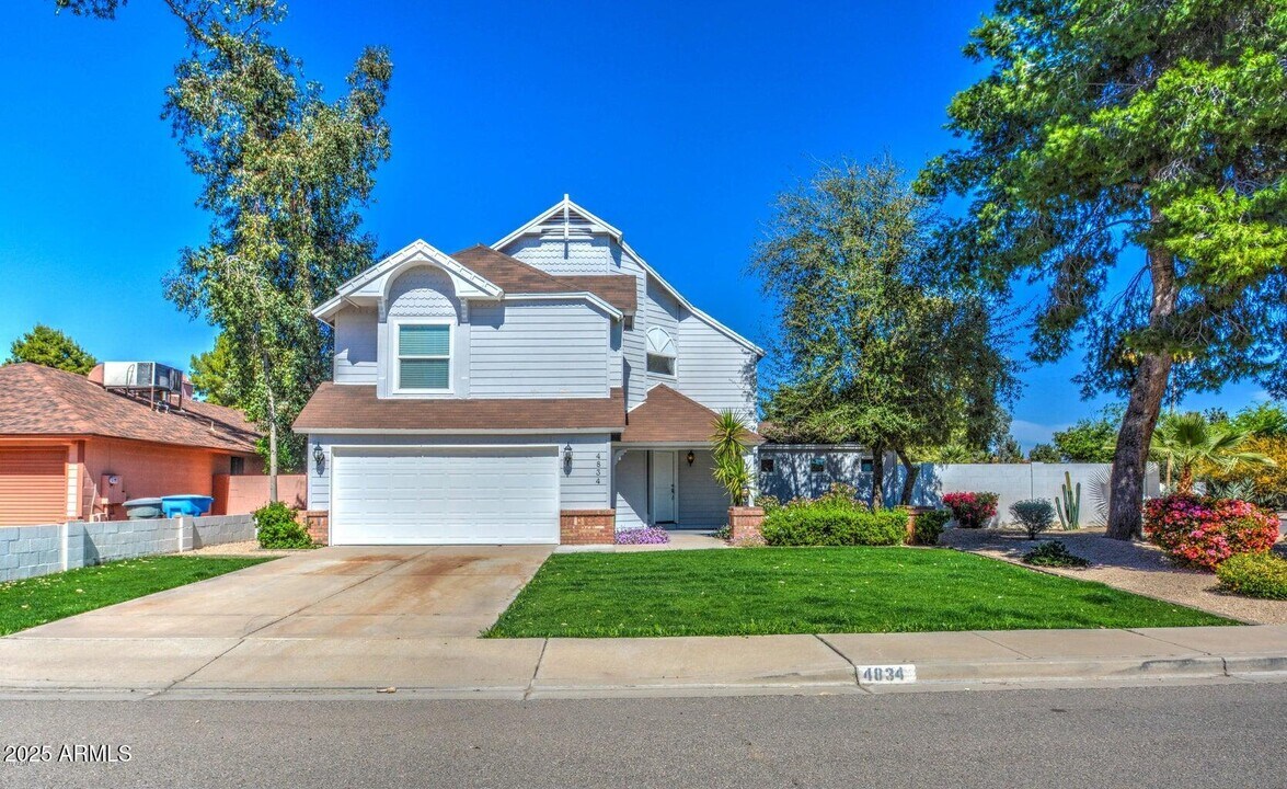 4834 E Hillery Dr in Scottsdale, AZ - Building Photo