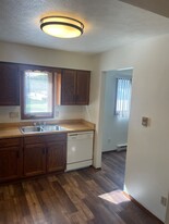 Immaculate Updated 1 Bedroom in Rockford, IL - Building Photo