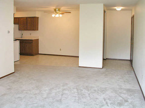 Whitman Park Apartments in Oconomowoc, WI - Foto de edificio - Interior Photo