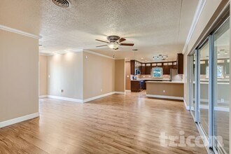 10326 Hetrick Cir E in Largo, FL - Foto de edificio - Building Photo