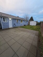 2739 Locust Ave W in University Place, WA - Foto de edificio - Building Photo