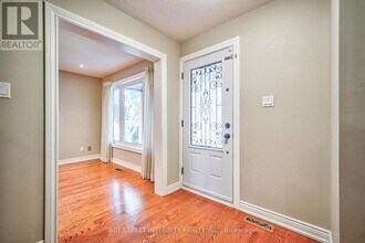 2626 Innisfil Rd in Mississauga, ON - Building Photo - Building Photo