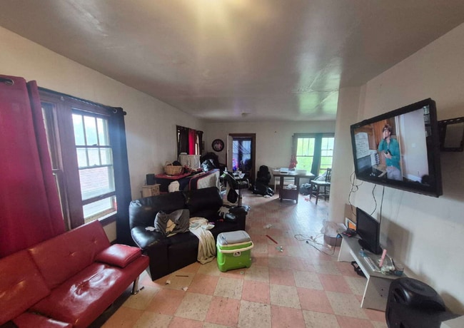 property at 1213 Superior St