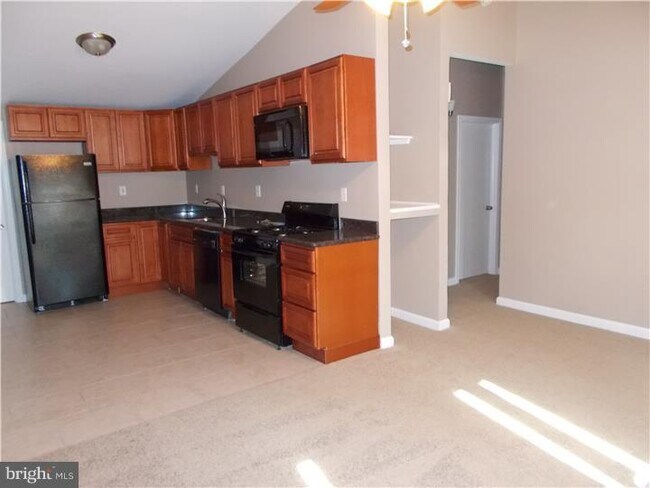 660 Windsor Ave in Maple Shade, NJ - Building Photo - Building Photo