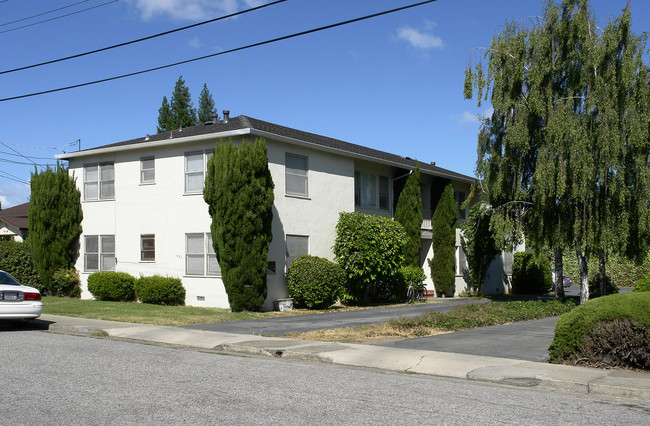 934 Oak Ln in Menlo Park, CA - Foto de edificio - Building Photo