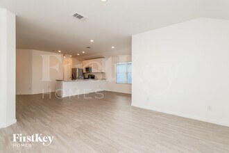 10710 Vinateros Dr in Converse, TX - Foto de edificio - Building Photo