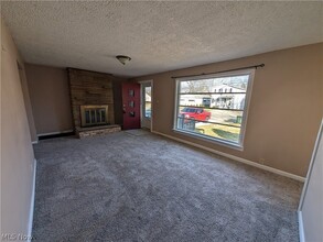 56 Marion Ave in Mogadore, OH - Foto de edificio - Building Photo