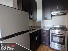 618 W Patterson Ave, Unit 605 in Chicago, IL - Building Photo