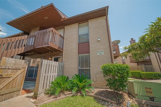 12905 Woodforest Blvd in Houston, TX - Building Photo - Building Photo