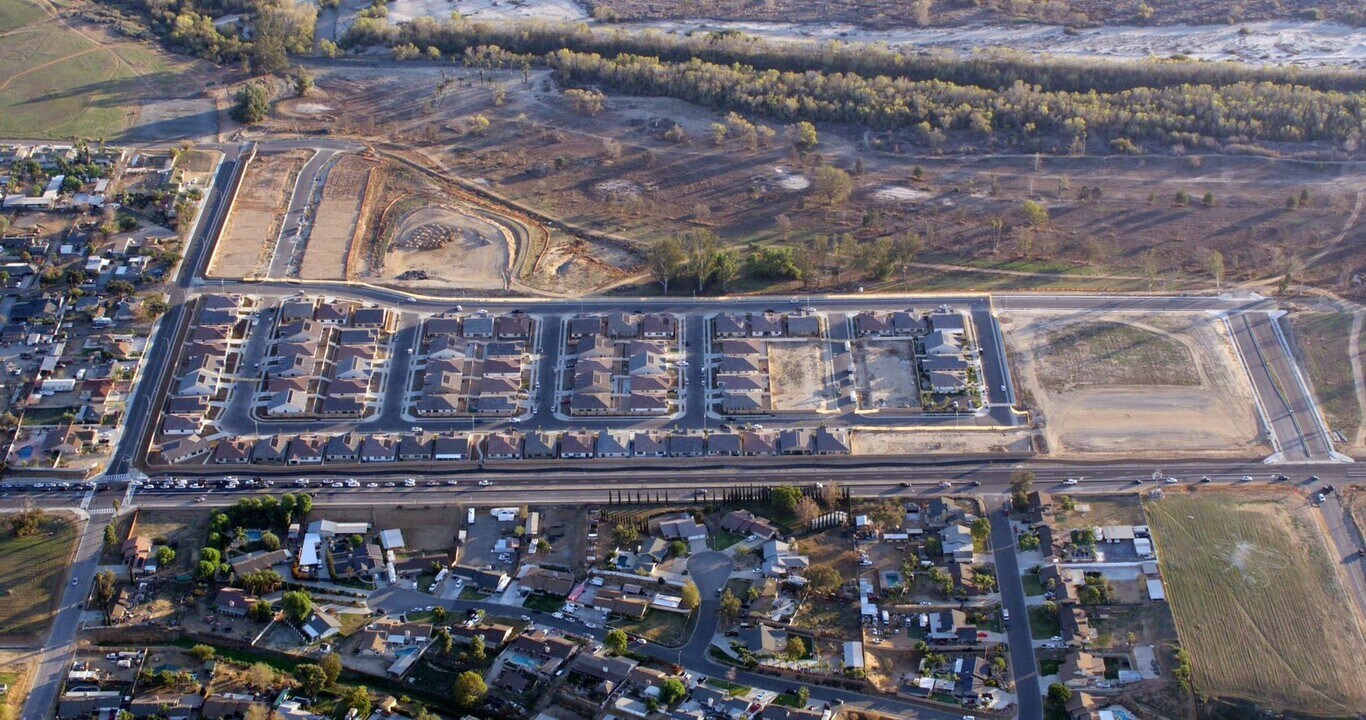 6253 Barb St in Jurupa Valley, CA - Foto de edificio
