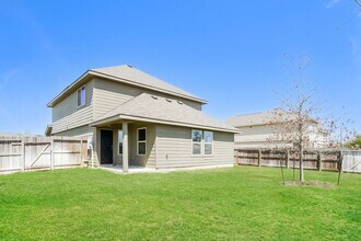 5110 War Horse Dr in San Antonio, TX - Building Photo - Building Photo