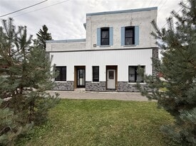 231 William St in Midland, ON - Building Photo