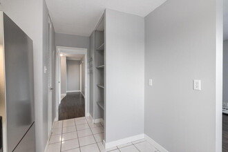 Glenmore Gardens Towers in Calgary, AB - Building Photo - Building Photo