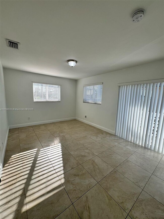 430 NW 47th Ave in Miami, FL - Building Photo - Building Photo