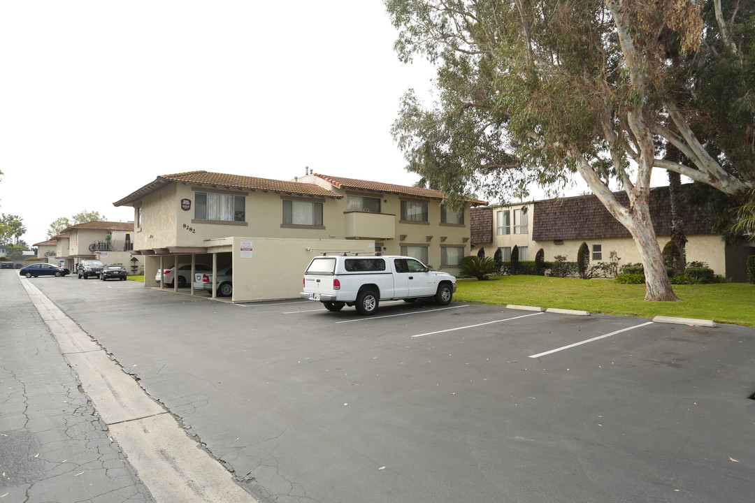 Atlanta Huntington in Huntington Beach, CA - Foto de edificio