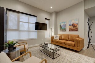 110 W Beall St in Bozeman, MT - Building Photo