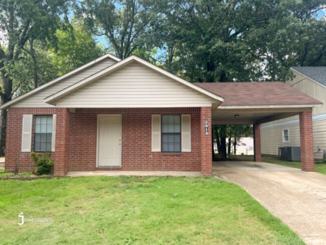 property at 2018 Tanglewood Dr