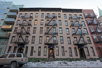 544-548 W 50th St in New York, NY - Foto de edificio - Building Photo