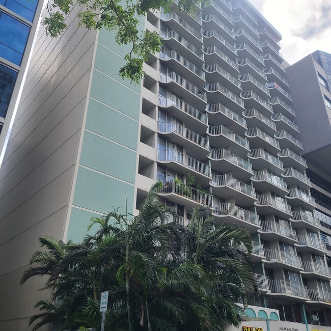 1617 Kapiolani Blvd, Unit 1706 in Honolulu, HI - Building Photo - Building Photo