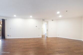 5744 Oak Bend Ln in Oak Park, CA - Building Photo - Building Photo