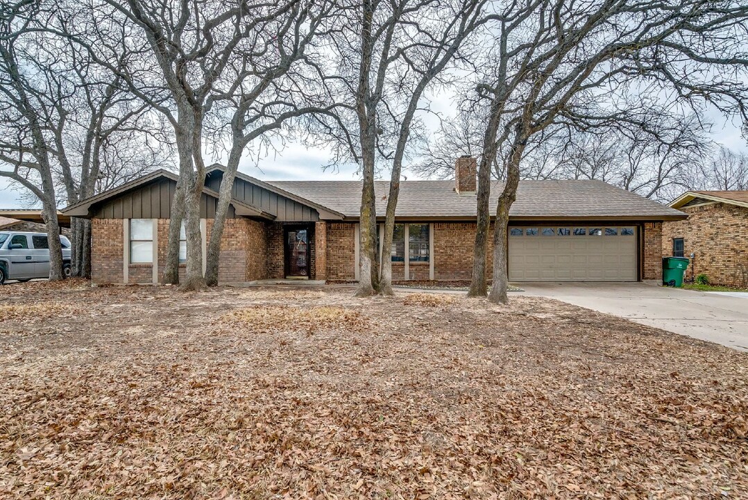 1324 Inglewood Dr in Stephenville, TX - Building Photo