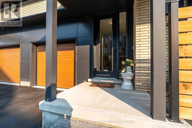 2273 Turnberry Rd in Burlington, ON - Building Photo - Building Photo