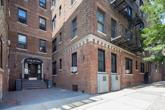 43-28 and 43-38 39th Place in Long Island City, NY - Building Photo - Building Photo