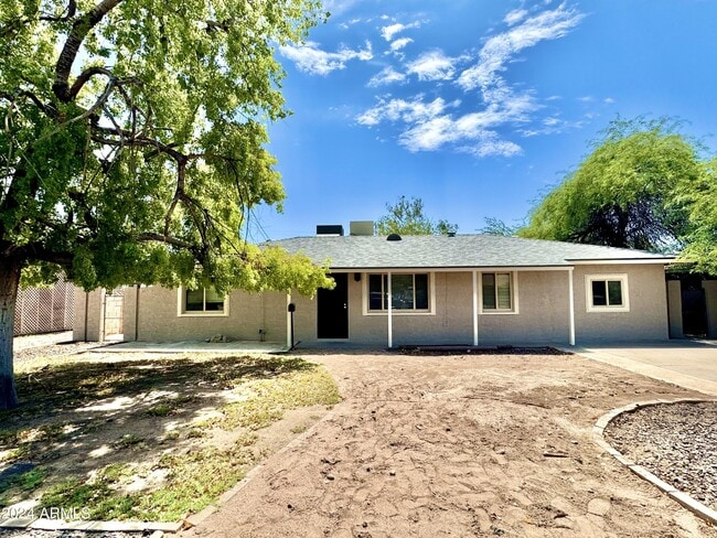 property at 731 W 12th Pl