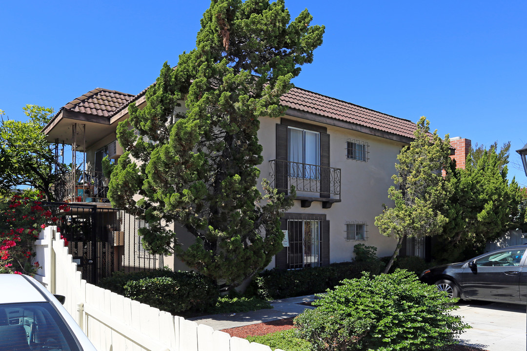 4642 Oregon St in San Diego, CA - Building Photo