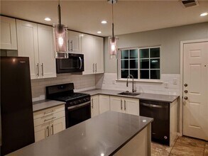 1410 Bellmar Dr in Round Rock, TX - Foto de edificio - Building Photo