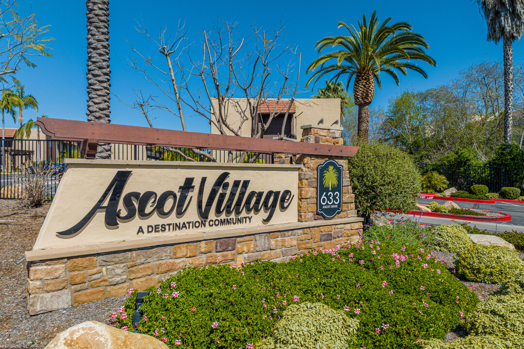 Ascot Village in Vista, CA - Foto de edificio