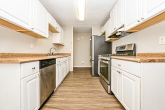 3835 Charlotte Dr in Rex, GA - Building Photo - Building Photo