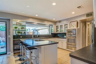 6009 Black Berry Ln in Dallas, TX - Building Photo - Building Photo