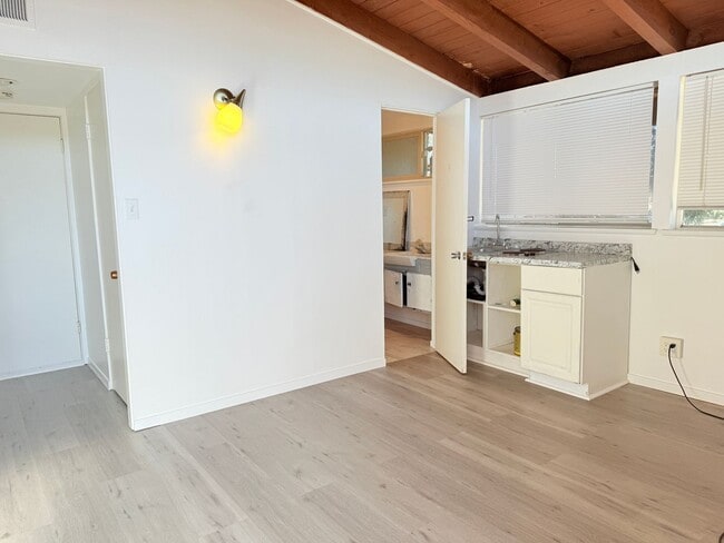 401 N Lupine St in Lompoc, CA - Building Photo - Building Photo