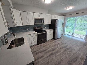 843 Cambridge Ct in Dunedin, FL - Foto de edificio - Building Photo